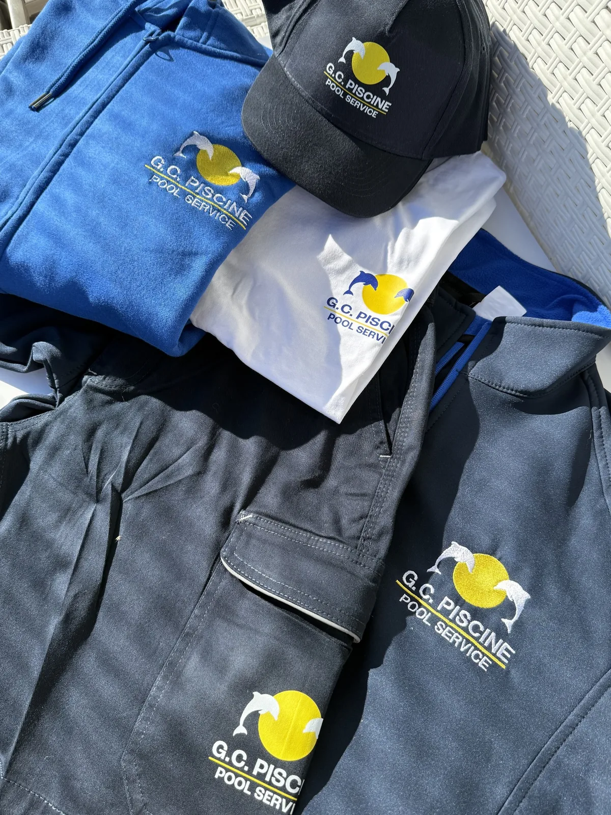 Divise G.C. Piscine: felpe, t-shirt, pantaloni e cappellino