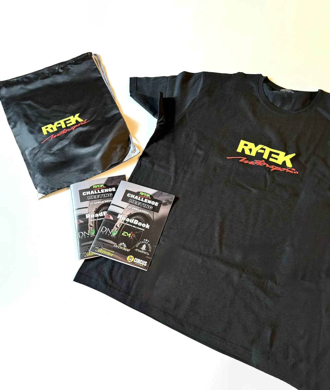 Kit Rytek Motorsport: t-shirt, sacca e adesivi