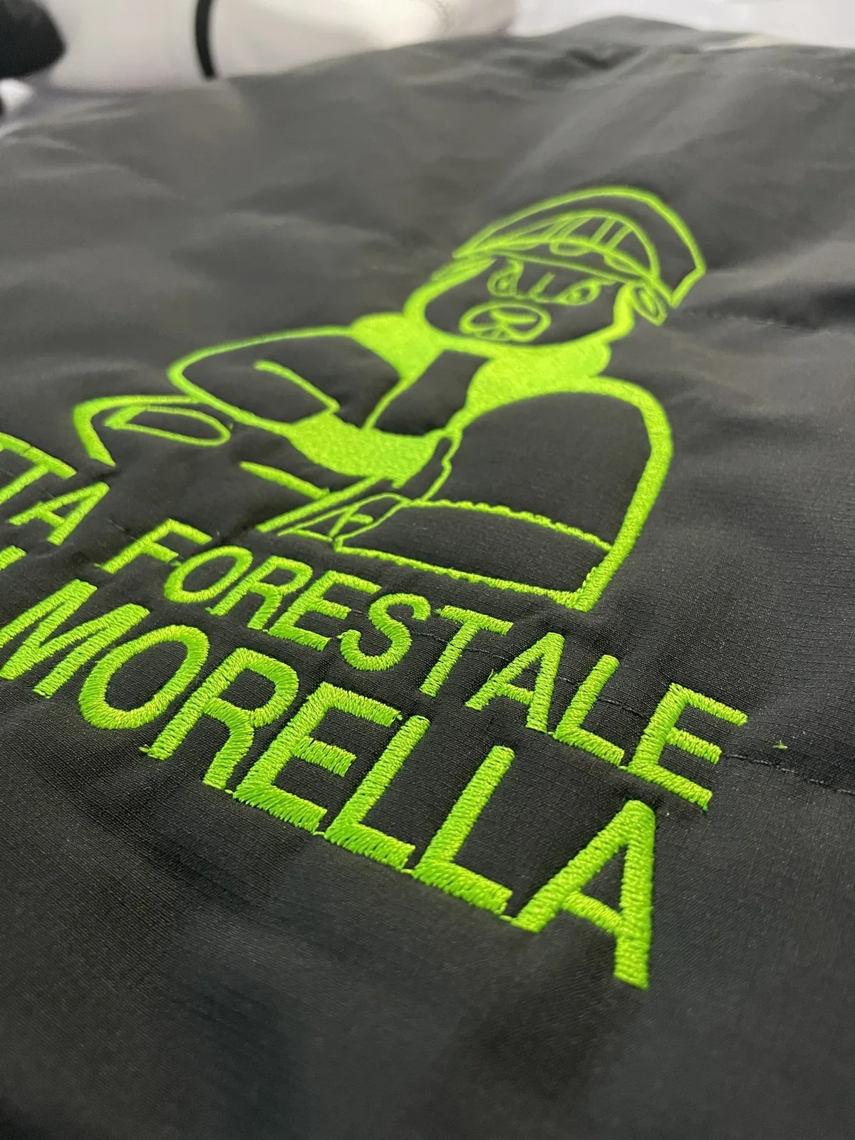 Ricamo verde fluo Ditta Forestale F.lli Morella