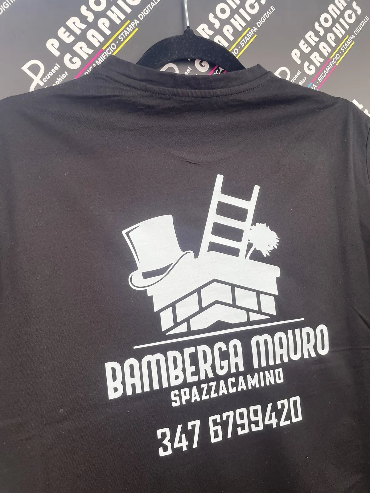 T-shirt nera Bamberga Mauro Spazzacamino con il logo stampato in bianco