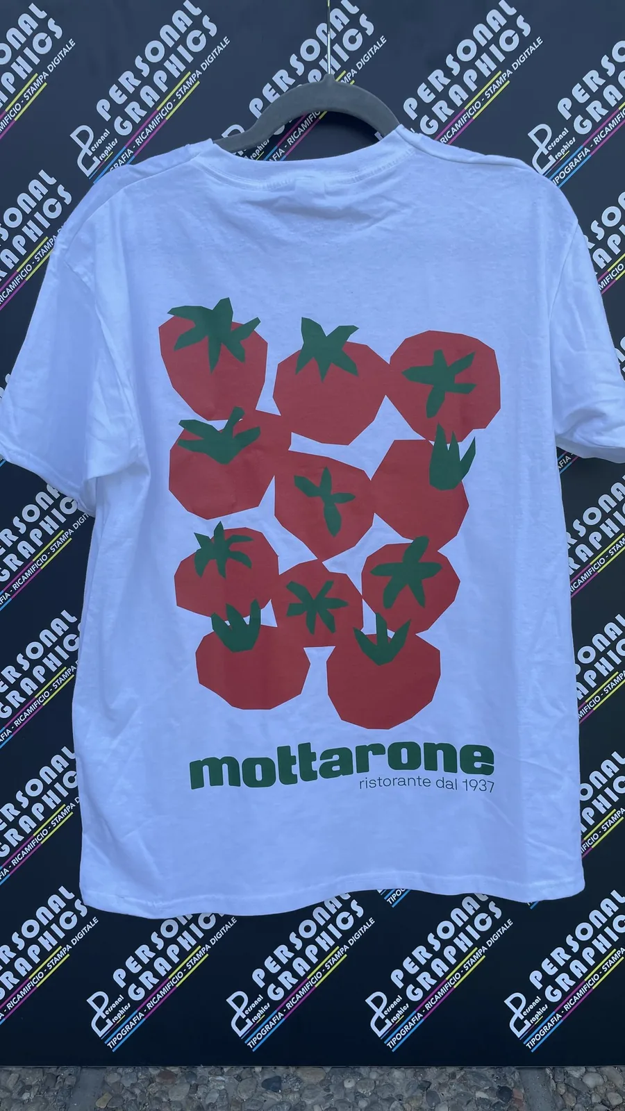 T-shirt bianca Mottarone con pomodori stampati a colori