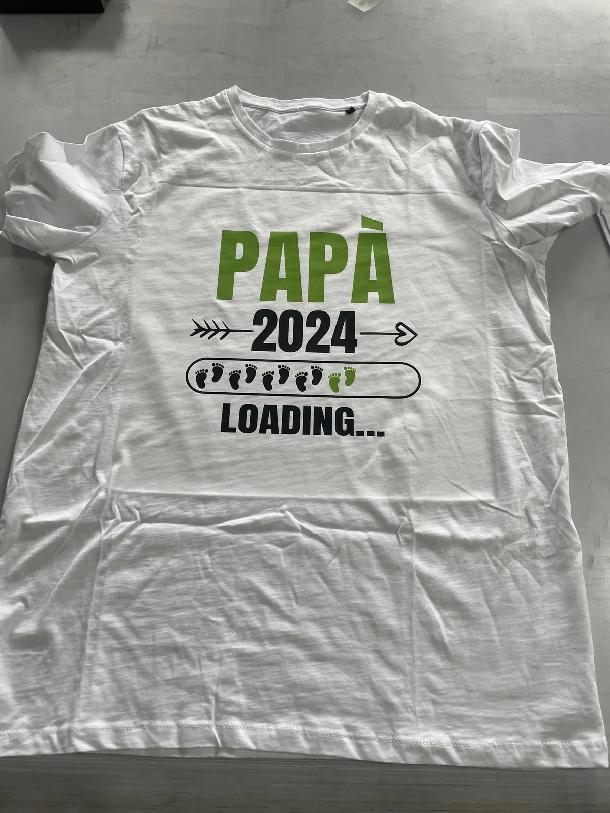 T-shirt bianca «Papà 2024 loading» stampata
