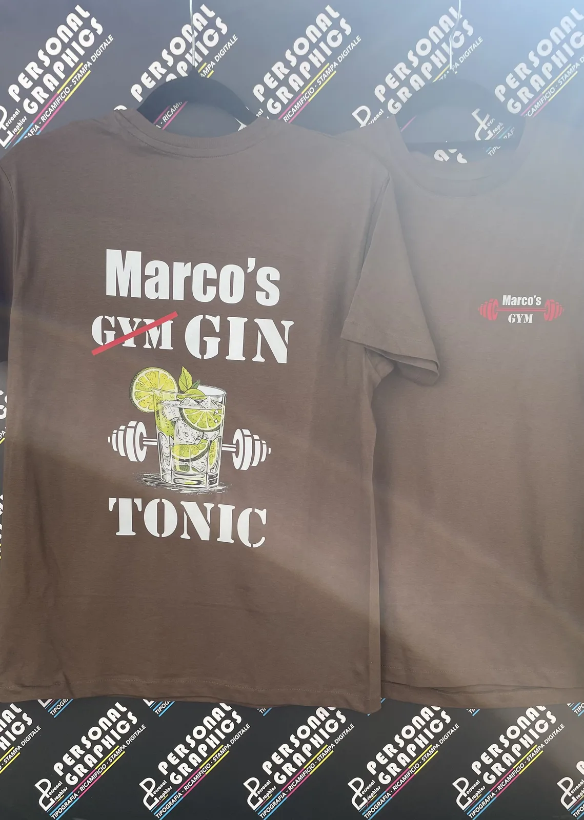 T-shirt regalo personalizzata «Marco's Gin Tonic» stampata sul retro