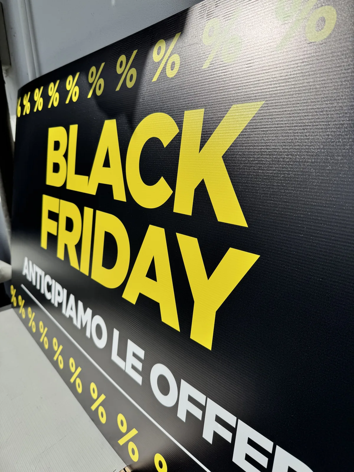 Pannello in polionda nero e giallo «Black Friday, anticipiamo le offerte»
