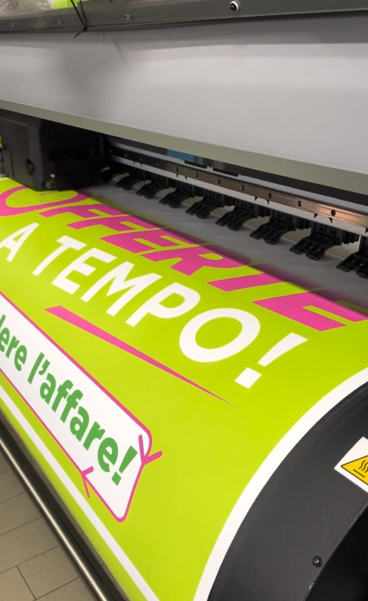 Stampa digitale al metro di una grafica fluo
